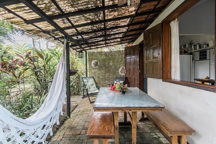 CHALES - VARANDA COM ENTRADA.jpg