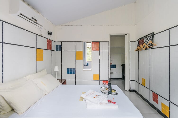 CHALES -  VISTA QUARTO CASAL E SOFÁ.jpg